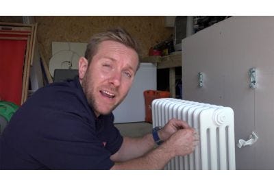 VIDEO - How to hang a radiator on plasterboard
