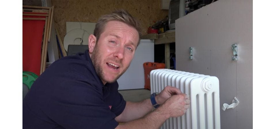 VIDEO - How to hang a radiator on plasterboard