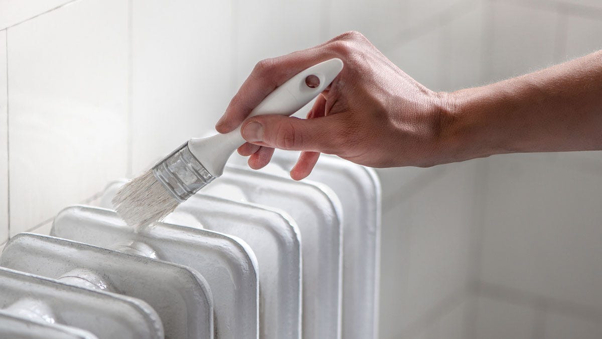 Painting an old radiator with gloss paint